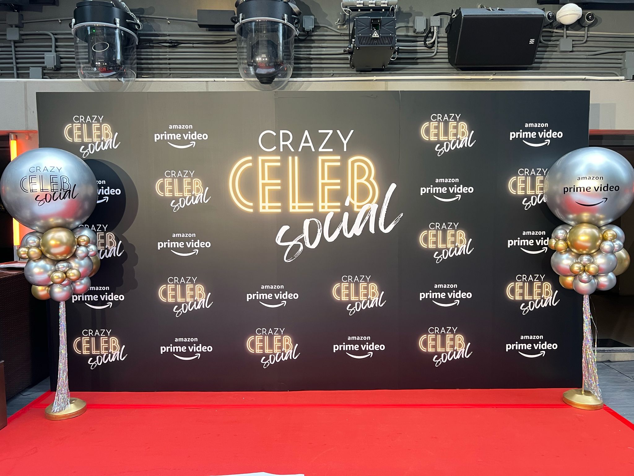 Crazy Celeb Social 氣球柱
