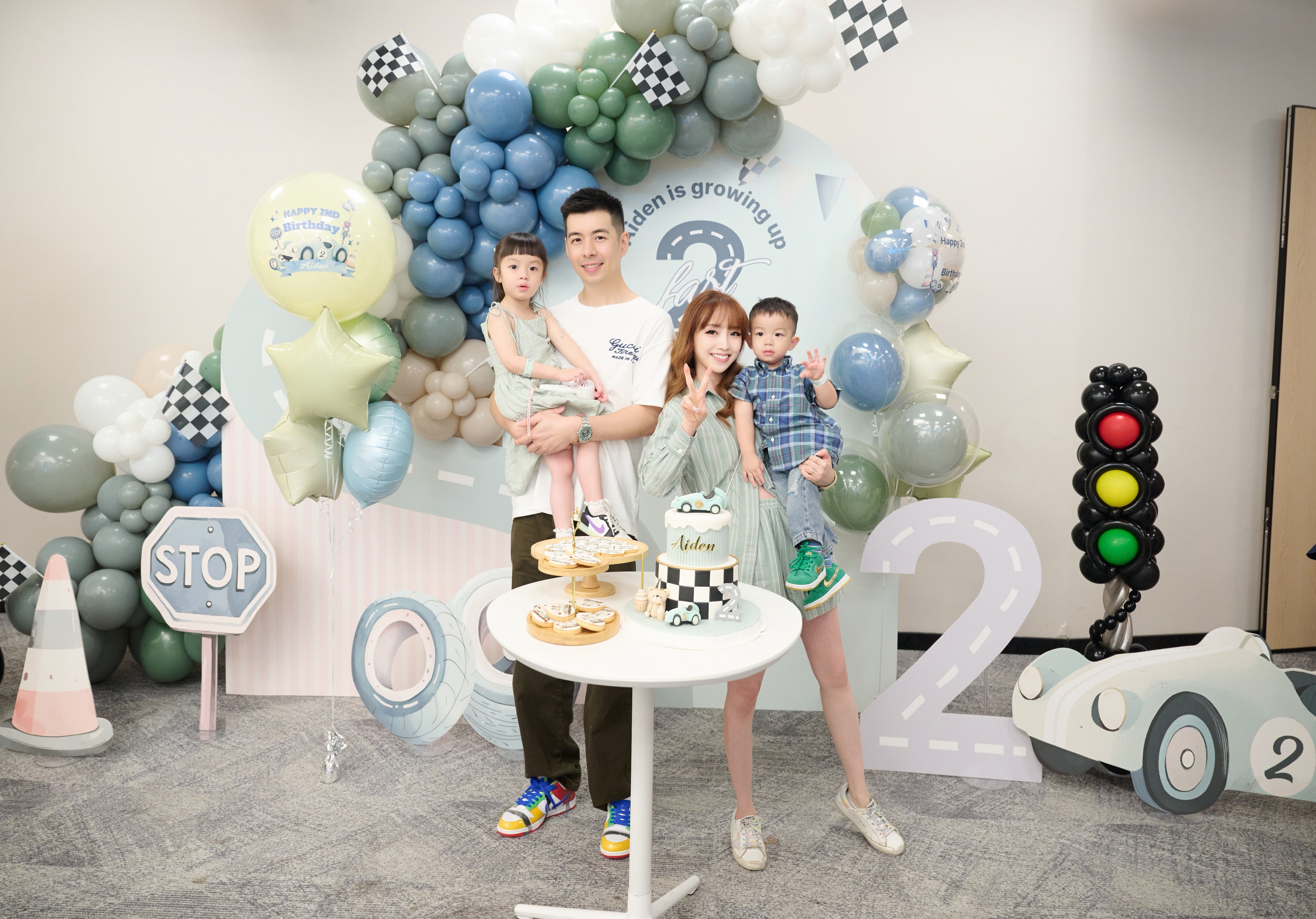 Foamboard Balloon Garland 套裝 - Aiden growing up 2 fast