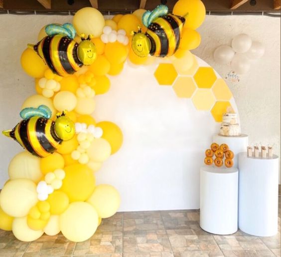 Giant Bee  Balloon Garland  | 氣球鏈｜氣球花環 
