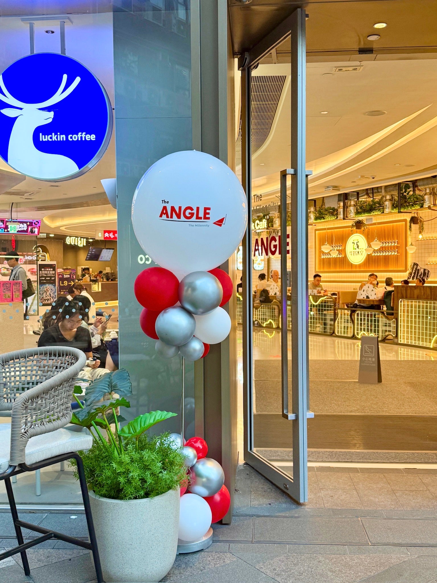 The Angle｜BALLOON HK 氣球柱｜品牌宣傳氣球