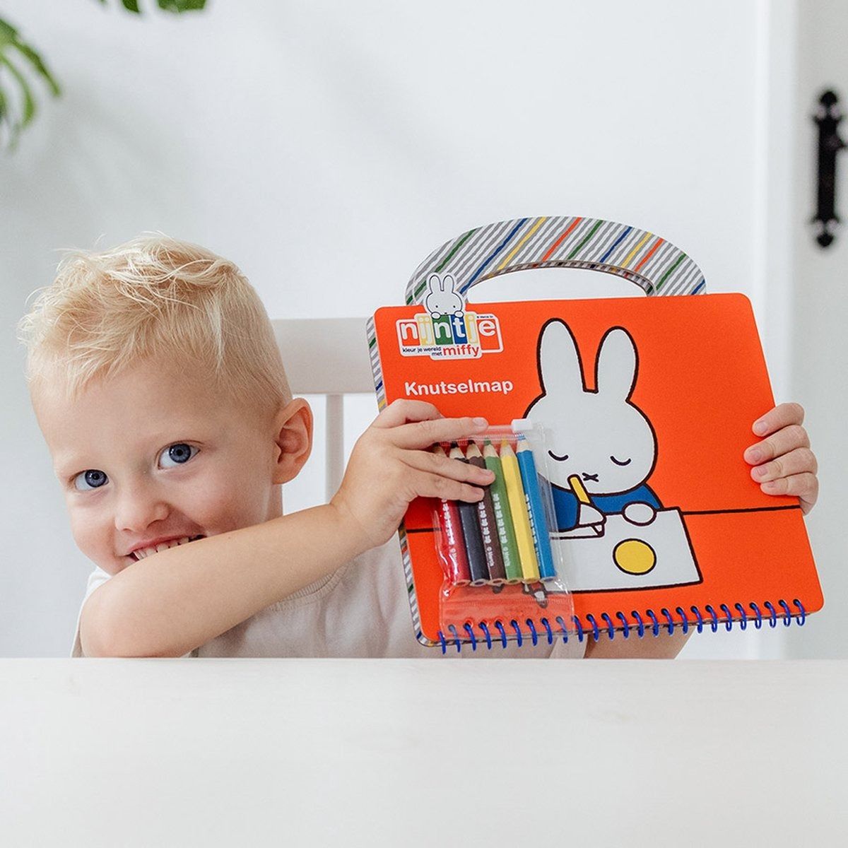 bambolino TOYS - Miffy 米菲兒童手作繪畫套裝｜附6支顏色筆/貼紙/塑膠模板/背景卡/繪圖紙｜激發孩子的想像和創造力｜