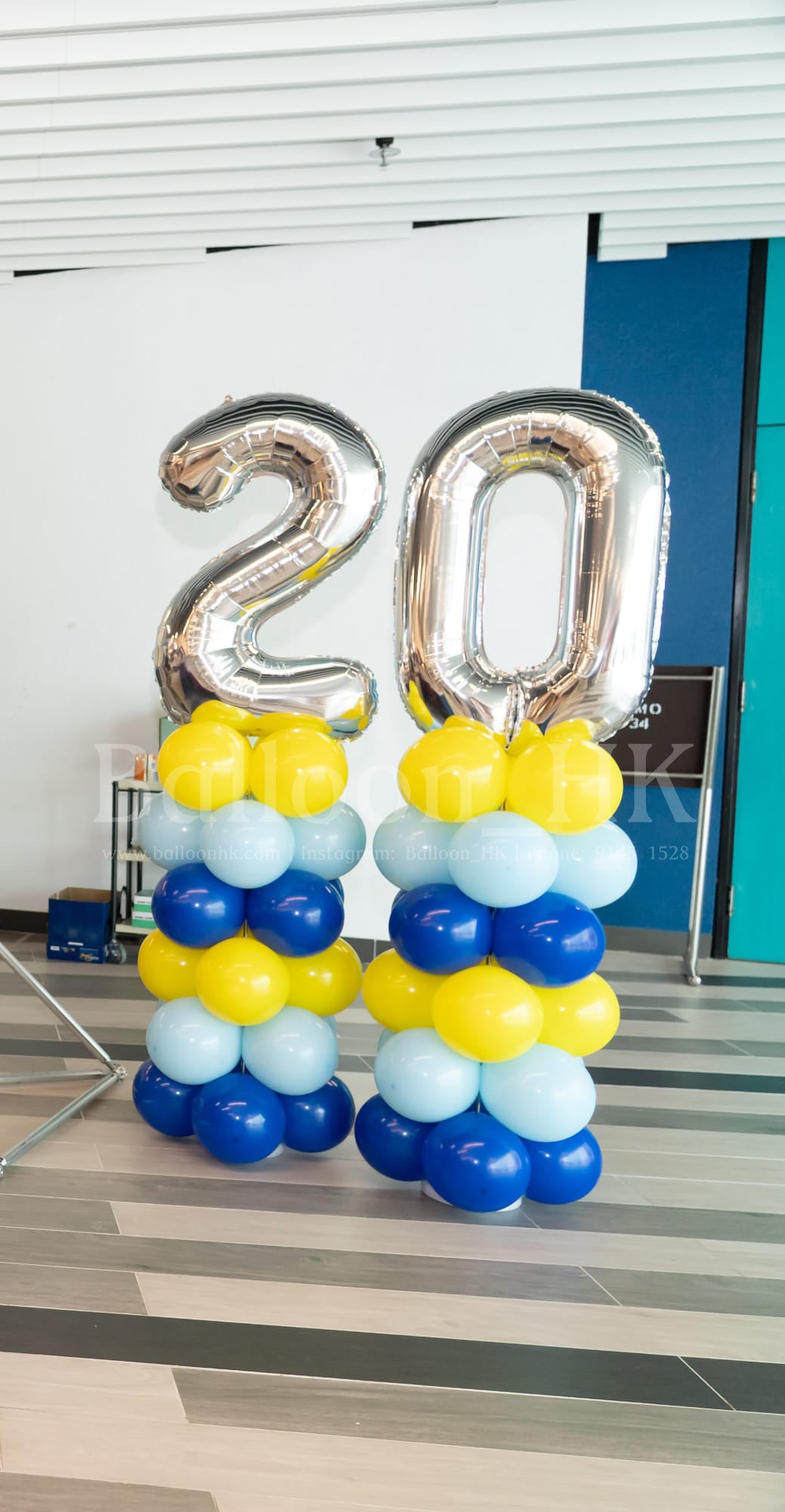 Number balloon columns setup for corporate anniversary event, 企業週年活動數字氣球柱